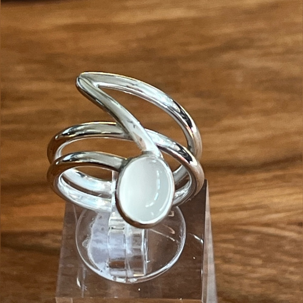 NWT Sterling Moonstone Designer Wire Ring size 6 1/2